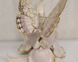 Lenox "Whisper of Spring" figure. NIB. 24K accents and just stunning.