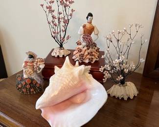 seashell figurines