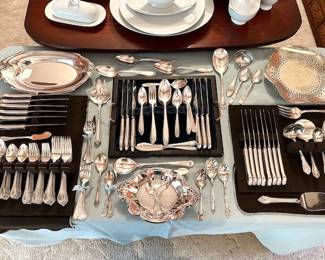 1847 Rogers Bros. "Remembrance" silverplate, Oneida Community "Grosvenor" silverplate, various silver serving pieces