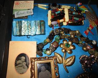 Lots of vintage jewelry