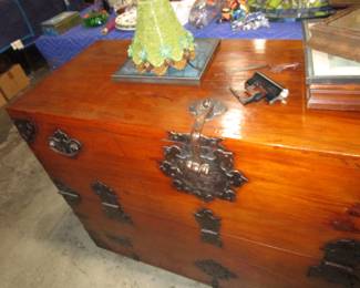 Tansu chest