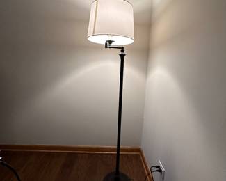 Extendable Floor Lamp in Black
