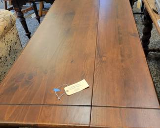 Wooden table w 2 sides that can be raised or lowered