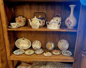 Vases, biscuit Jars, linens