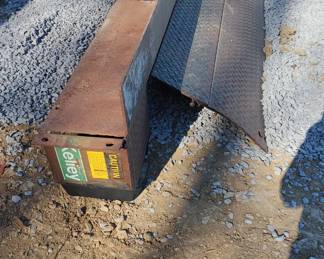 Semi trailer dock ramp