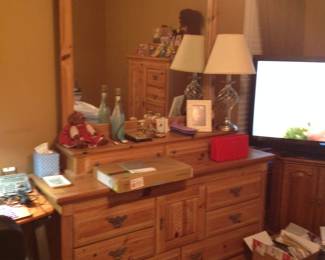 Long dresser w mirror.