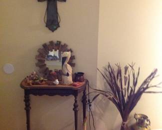 Entry table with decor