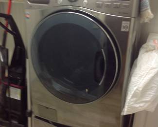 LG washer...and there is a matching Dryer