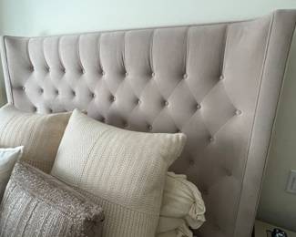 54. Velvet Tufted Queen Bed (52"h)