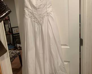 Heidi’s sz. 8 charming wedding gown.  Small stain on tummy, needs dry cleaned