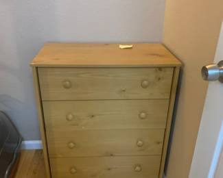 Small pressed wood - 4 drawer-dresser