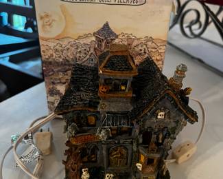 Boyd’s Bears Halloween light up house