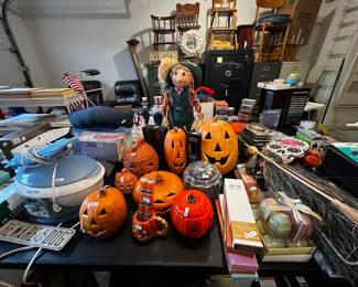 Halloween and Fall decor 
Two paraffin spas