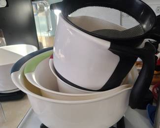 Mixing bowls , measure cups