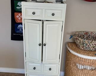 Jewelry cabinet