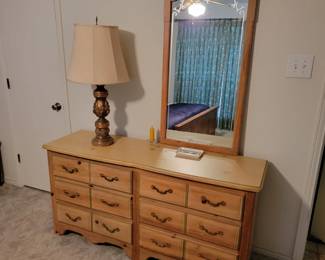 Pine 6 Drawer Dresser w/Mirror 