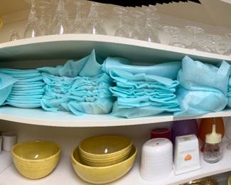 All of the items wrapped in blue are Paratiisi