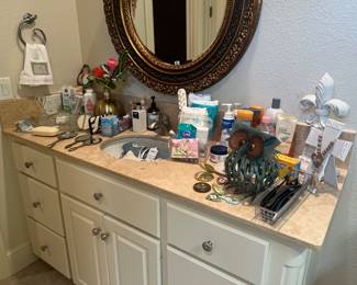 Zoom in, lots of accessories!