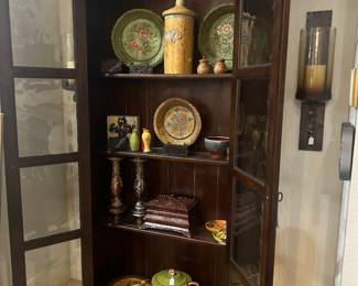Beautiful display cabinet and accessories 