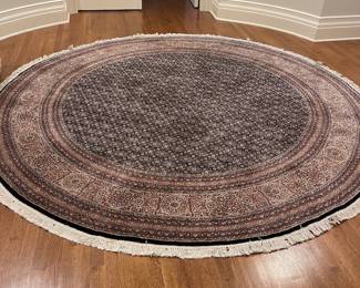 Round oriental carpet
