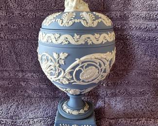 Large Wedgwood covered urn