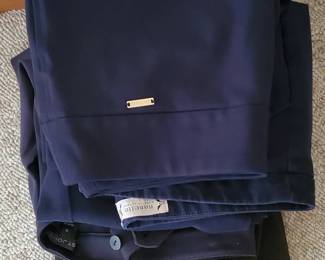 (4) Pairs Of Pants Sized 10 feat. Tommy Hilfiger, Nanette LePore
Four pairs of pants from different brands including - Tommy Hilfiger sized 10. St John's pants sized 10. Nanette LePore pants sized 10 (back pockets sewn shut). Womyn pants no size tag found.