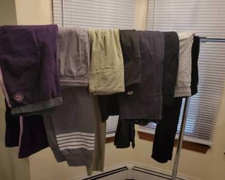 (8) Athletic And Comfy Pants Lot
Variety of flexible material pants and kapris style pants, including " Tickled Pink ".