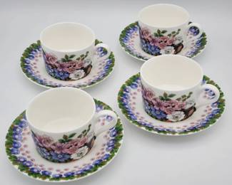 (4) Mikasa China Tea Cups And Saucers
Mikasa Petite Bone by Heather Lane -L6508. Set of four plates and tea cups.
