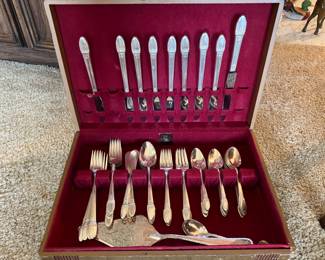 Flatware set