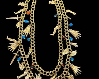 VINTAGE AMULET NECKLACE
