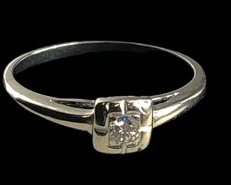 10k White Gold Diamond Engagement Ring