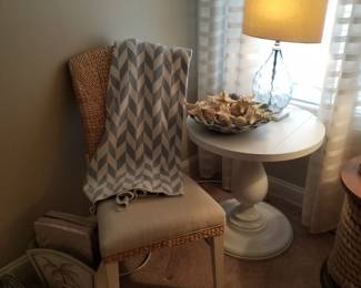 Round pedestal accent table by Howard Miller