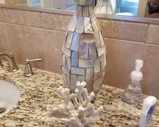 Bath & vanity décor