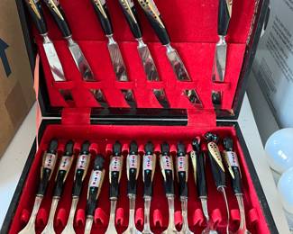 Stainless parrot head flatware