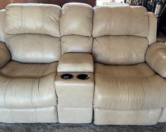 Flexsteel leather reclining loveseat with cup holders and storage