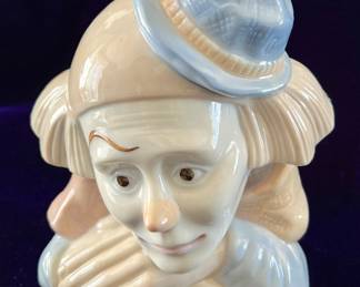 MEICO sad clown statue