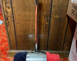 Electric shoe polisher