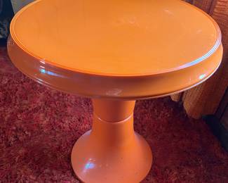 Plastic round pedestal table