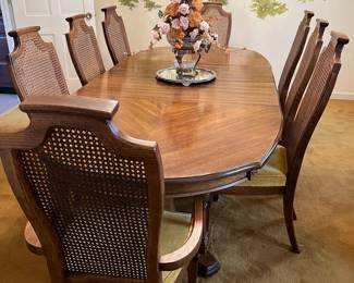 Stanley dining set with 2 leafs and 8 chairs