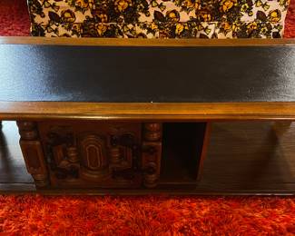 Vintage cofee table with middle storage