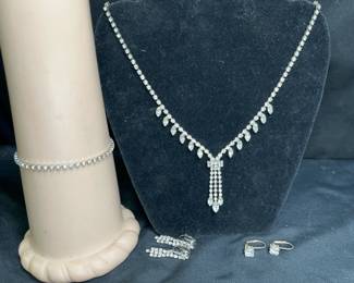 VTG Choker, Bracelet, & 2 pair Earrings