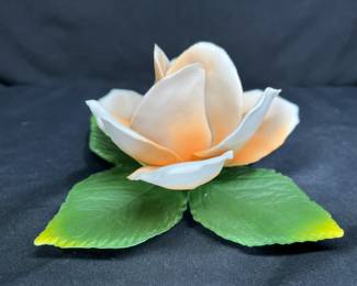 Capodimonte Treasures Large Porcelain Peach Rose