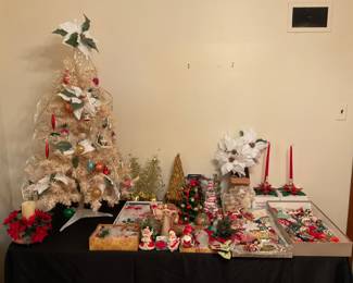 VINTAGE HOLIDAYS COLLECTIBLES 