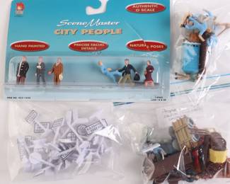 Lot 9975 Lot of  Life Like Trains Accessories City People  Signs  Misc