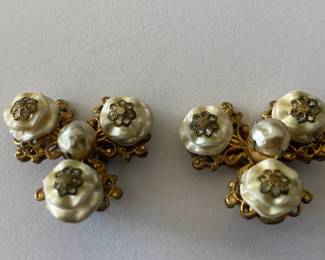 Lot 7411 Vtg Miriam Haskell Clip On Earrings