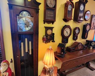 Howard Miller Grandfather Cloth