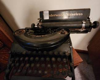 Underwood Noiseless Typewriter