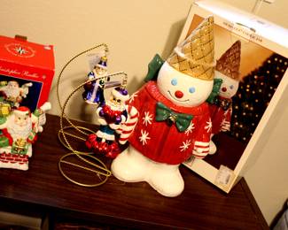 Mr.Bingle Cookie jar, has box