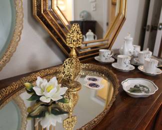 Dresser ormolu set, magnolia tea set