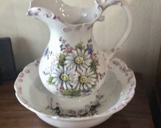 Daisy bowl and pitcher set
